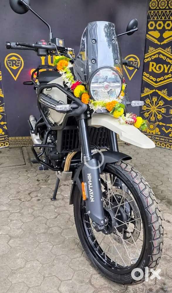 New Himalayan 452 with tubeless spoke whell and tyres