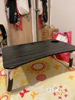 Foldable bed table