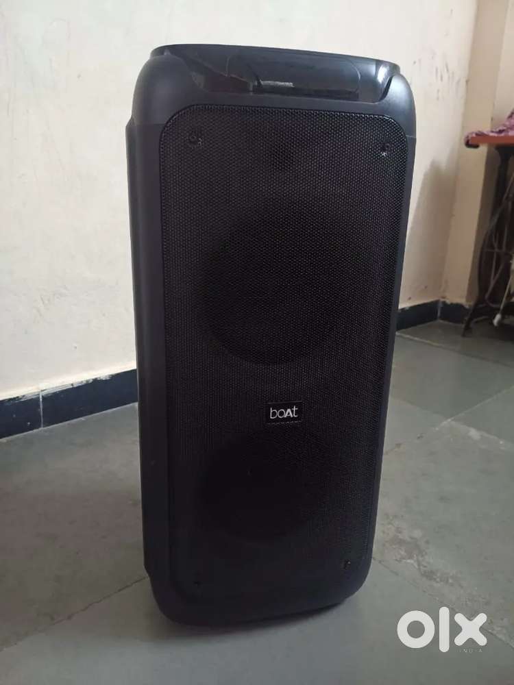 Boat home theater party box