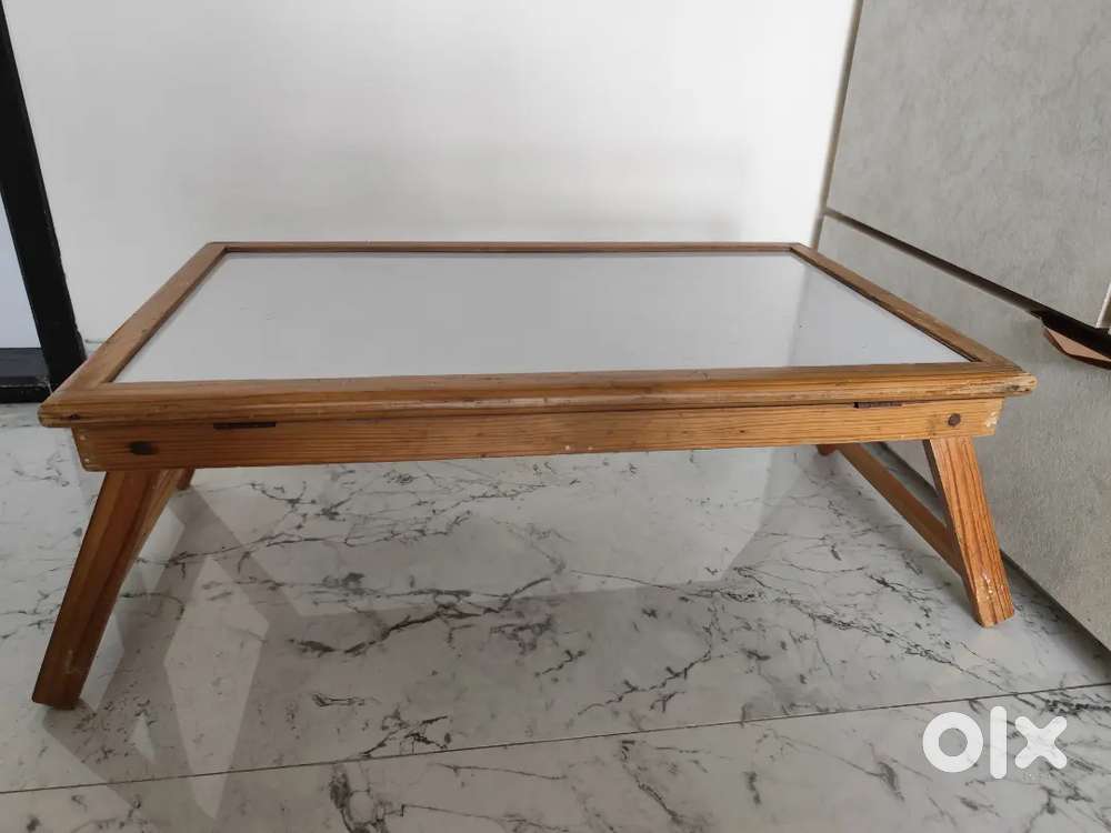 Wooden foldable study table