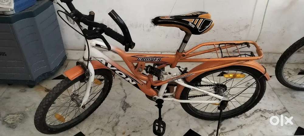 Avon Cruiser bicycle 20 inches (orange and white)