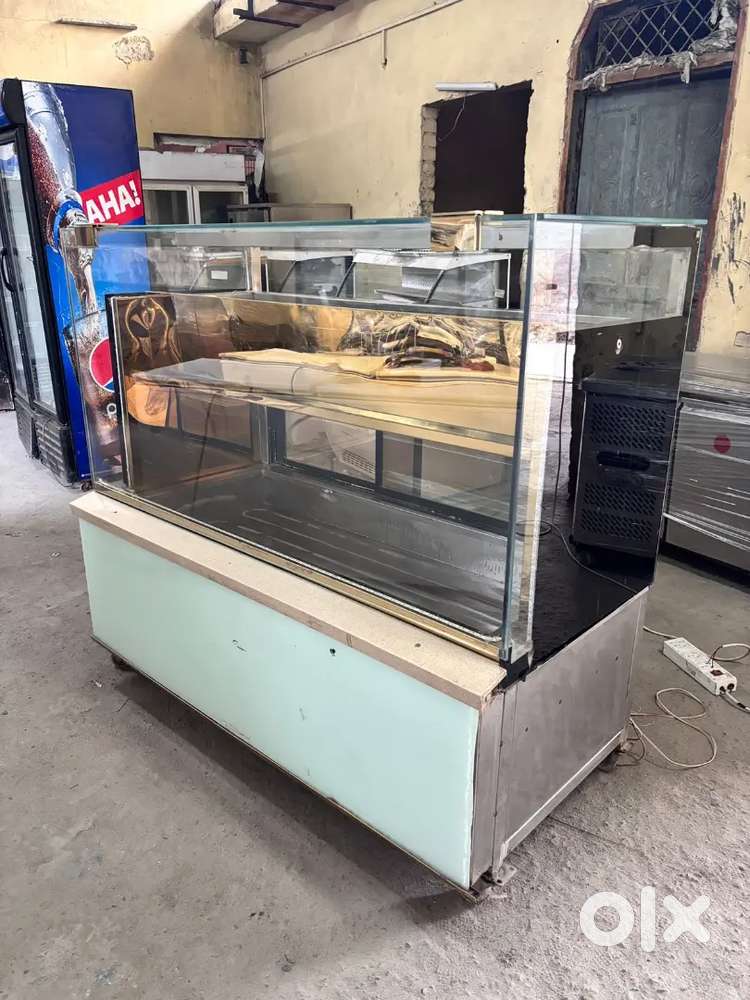 Display fridge hot and cold