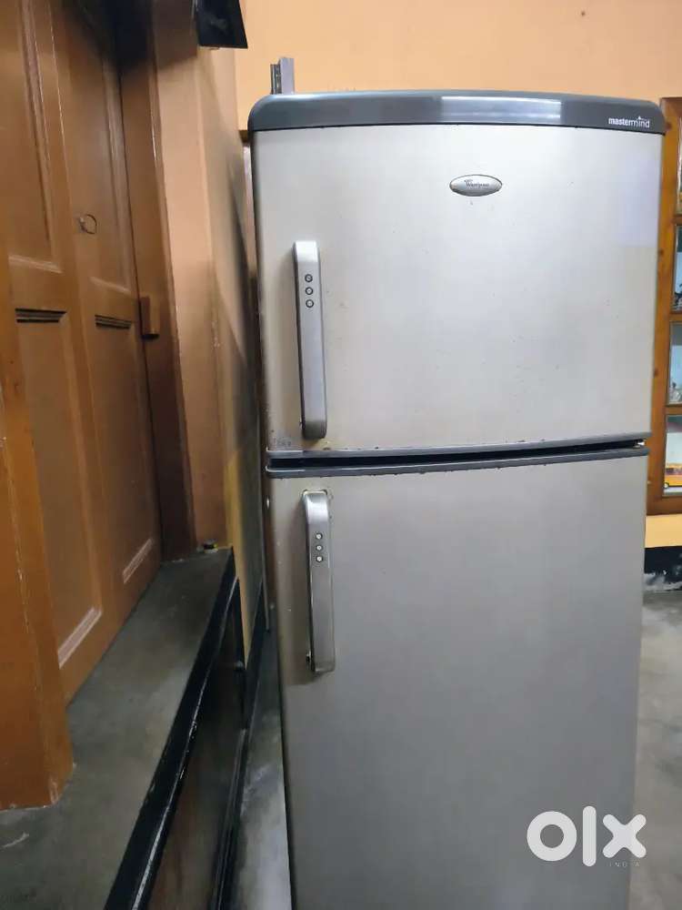 10 years old double door 220 ltr whirpool fridge