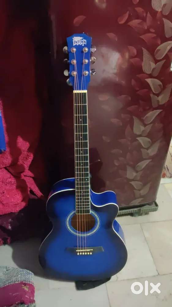 Intern guitar in new condition