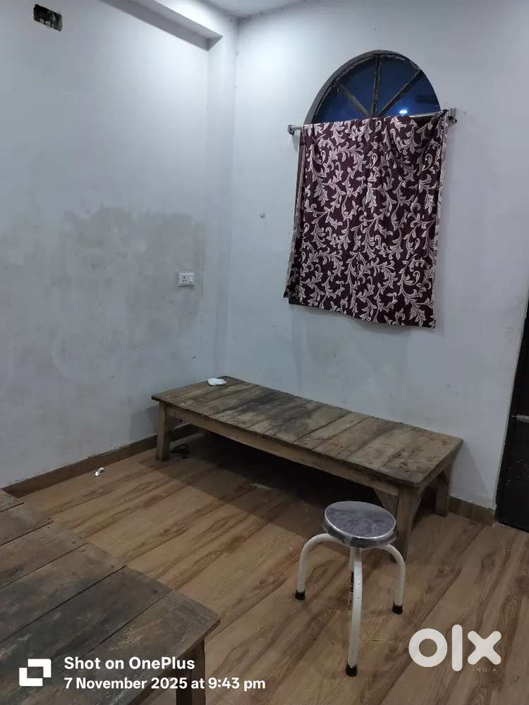 Need urgently two girls flatmates