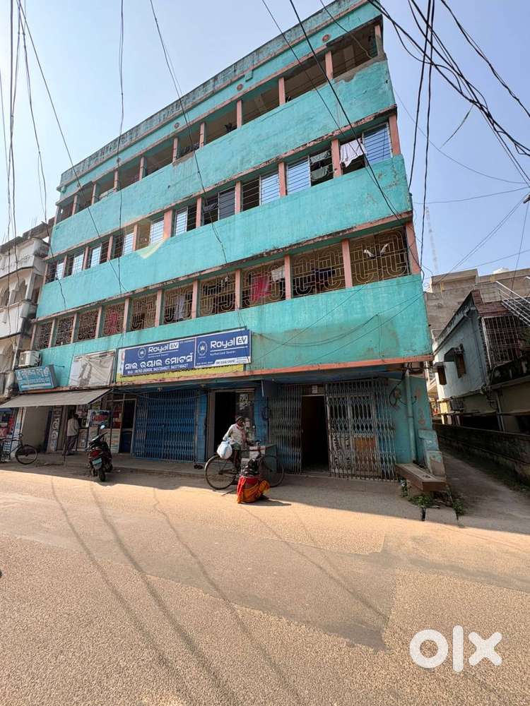 7 Decimil Land - 3-Storey House With Commercial Ground Floor