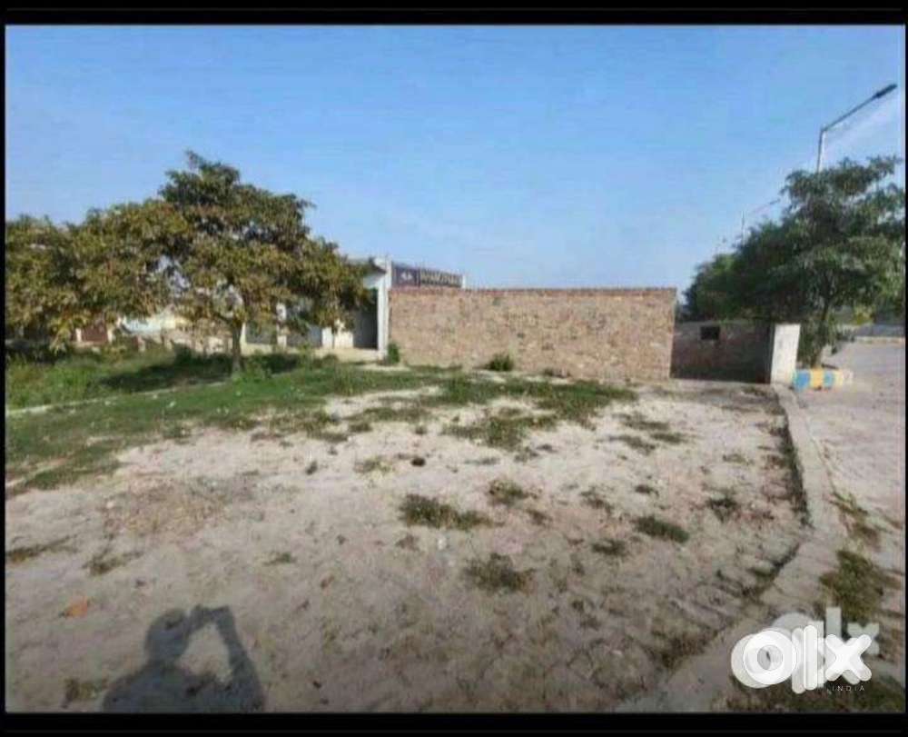 Ye plot barabanki  ziadpur main road per just bgl bharat Petrol pump h