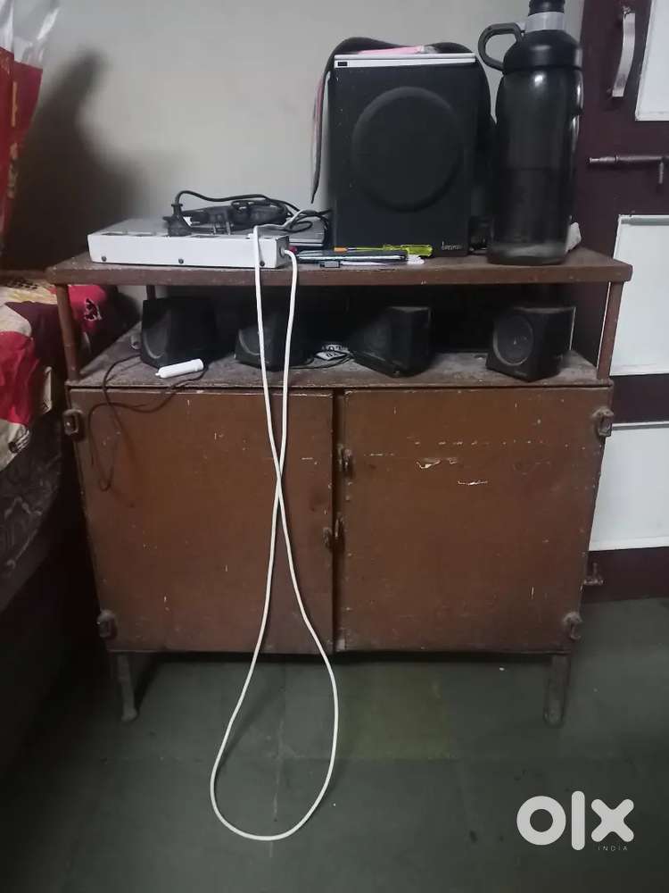 Two 6x4 iron bed and one iron table
