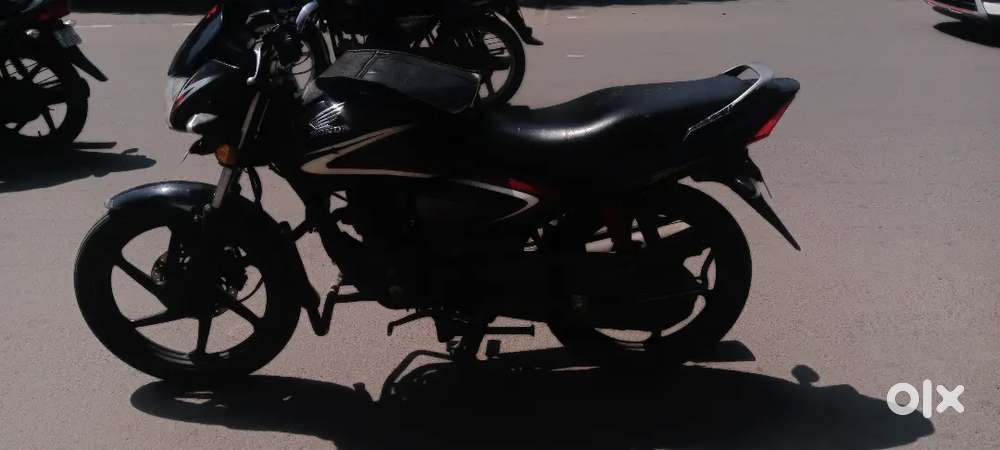 Honda shine good condition all documents available tranfer available