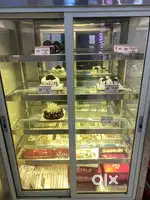 Bakery vertical Hot & Cold Machine available for sell In reasonable Rt