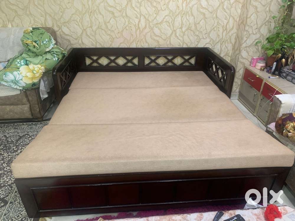 Sofa cum bed  6 mahine purana
