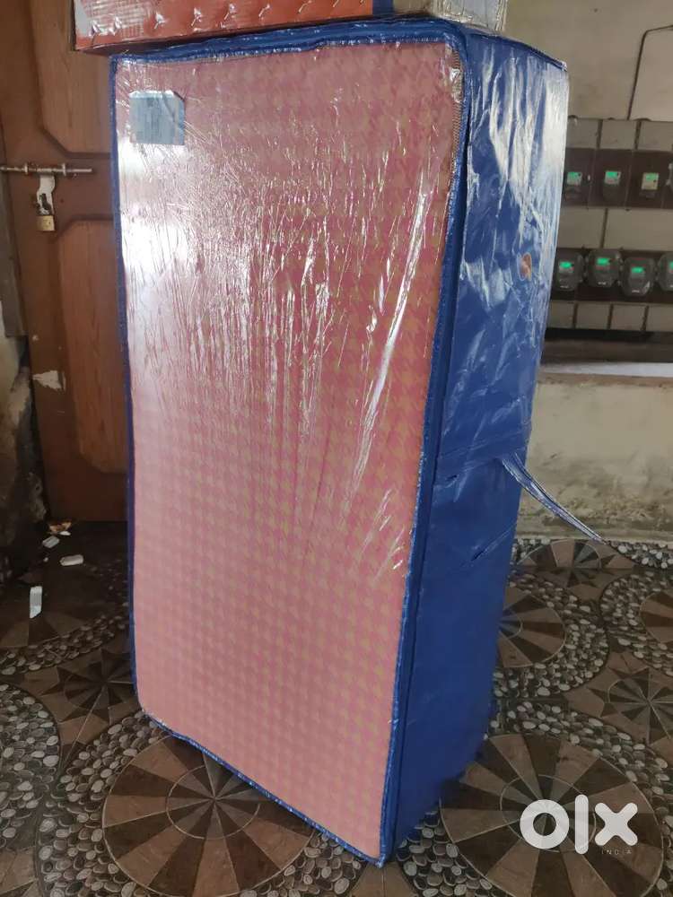 Sleepwell tarang foldable matress
