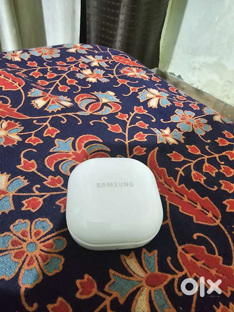 Samsung galaxy new earbuds