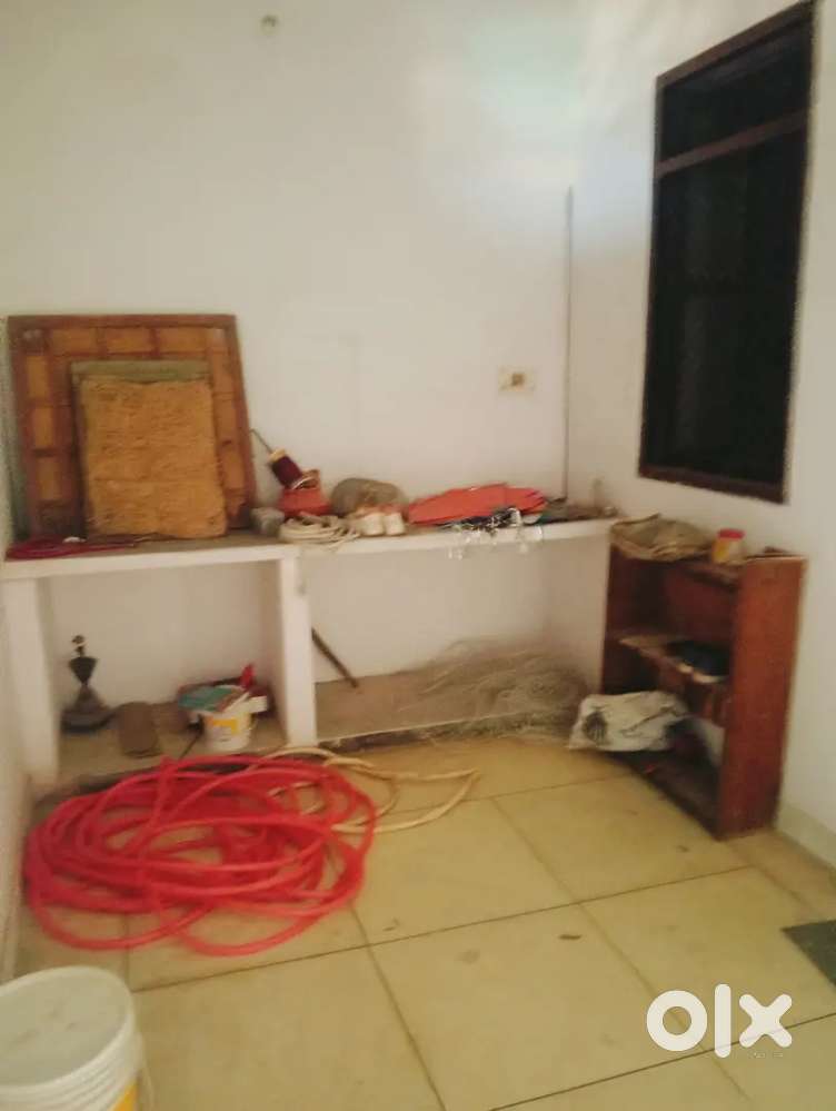 One single room is available for rent in middle of city. Khasapura