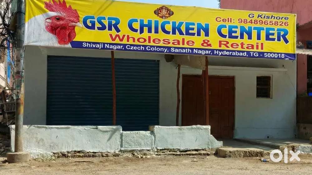 Halal Chicken cutting person