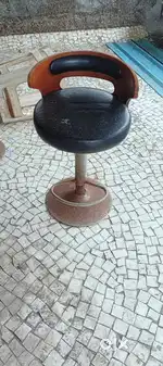 Classic Height Adjustable and Revolving Bar Stool