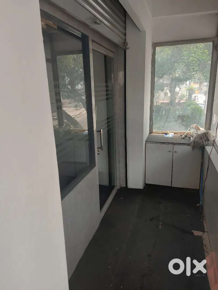 Office space1st floor for rent 18 k thippasndra main road