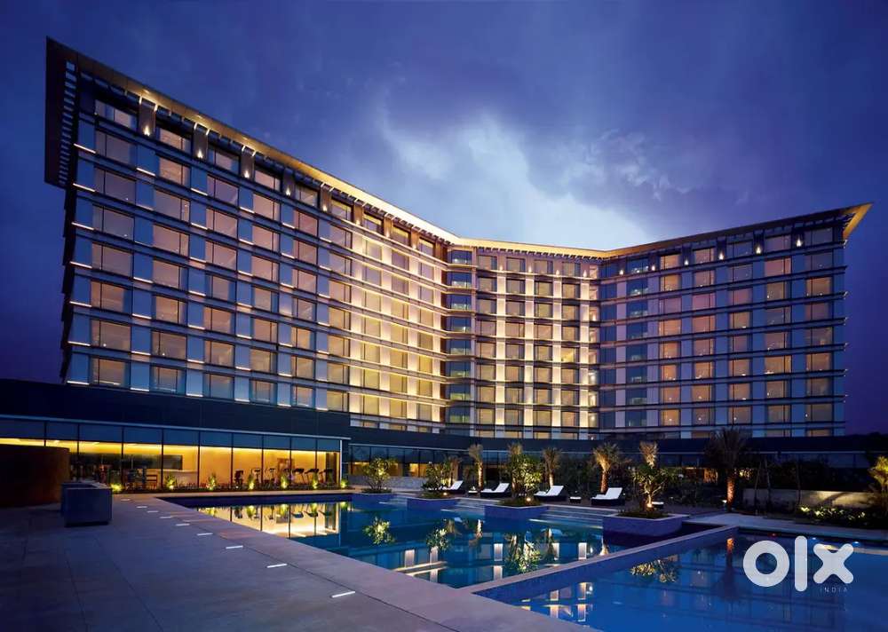 5star hotel me waiter ki job h