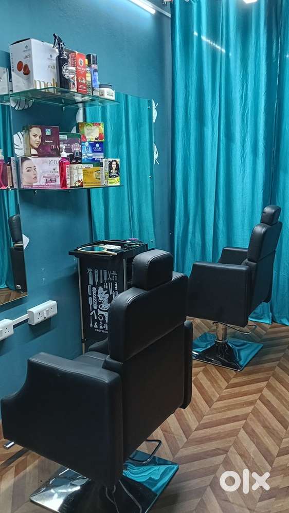 Need Female beautician for ladies parlour