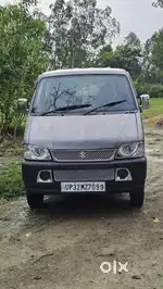 Gadi 22 model Hai 5 seater pass AC Plus andar billore laga hua hai