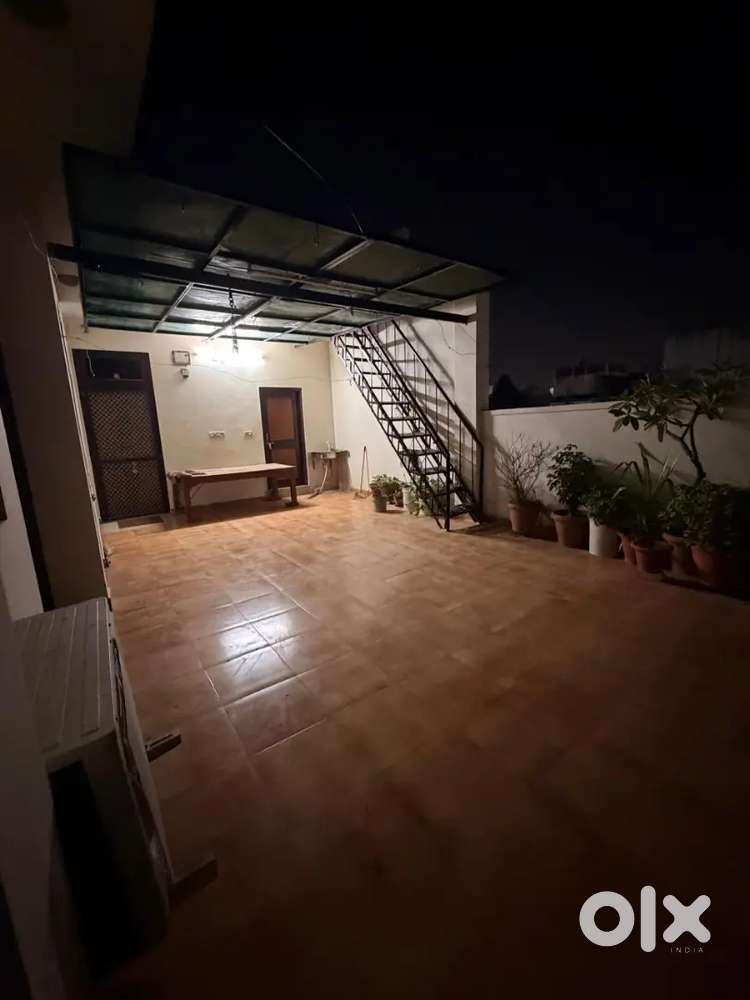 Indipendent and very spacious 2bhk with huge porch and terrace