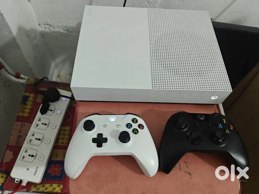 Xbox One S – Excellent Condition, Ready to Play multiple games