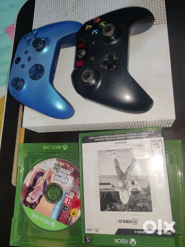 Xbox One S 1 TB with 2 wireless controllers & GTA 5 & Fifa 21 CD.