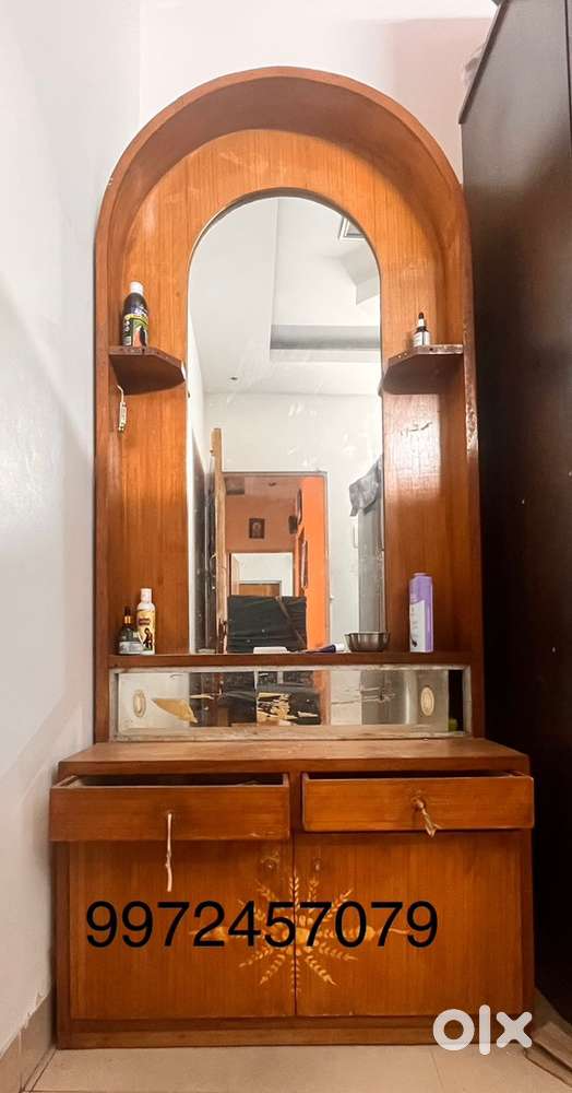 Dressing table