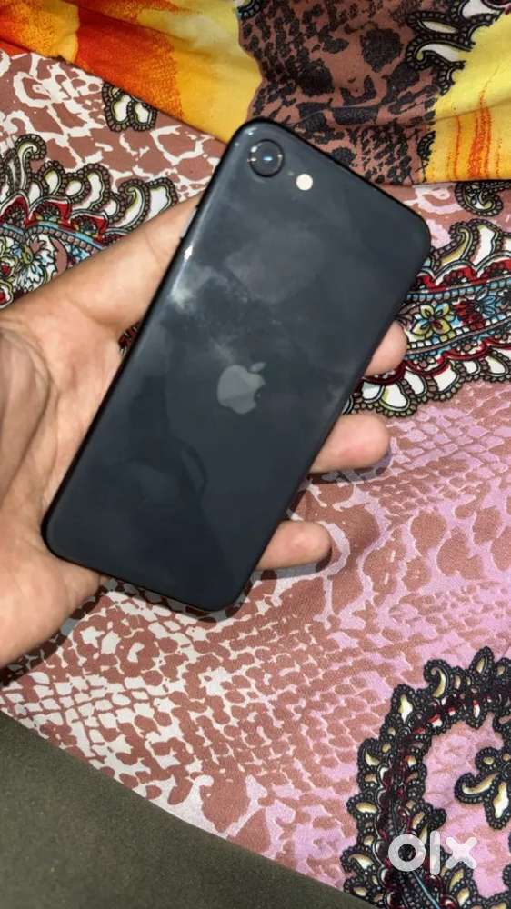 iPhone se 2 2022 good condition sell in emergency