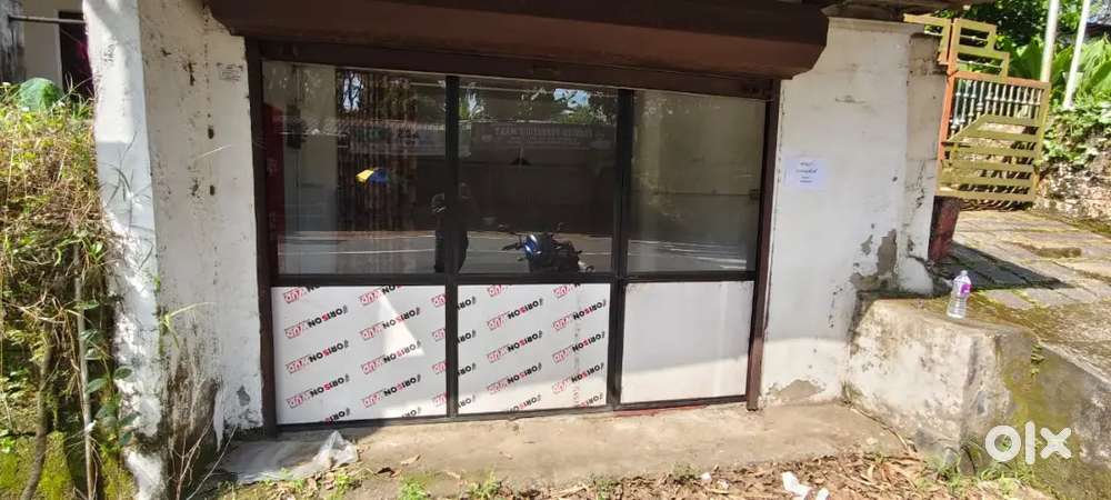 East Marady..Tolet shop at Muvattupuzha to Koothatukulam MG road