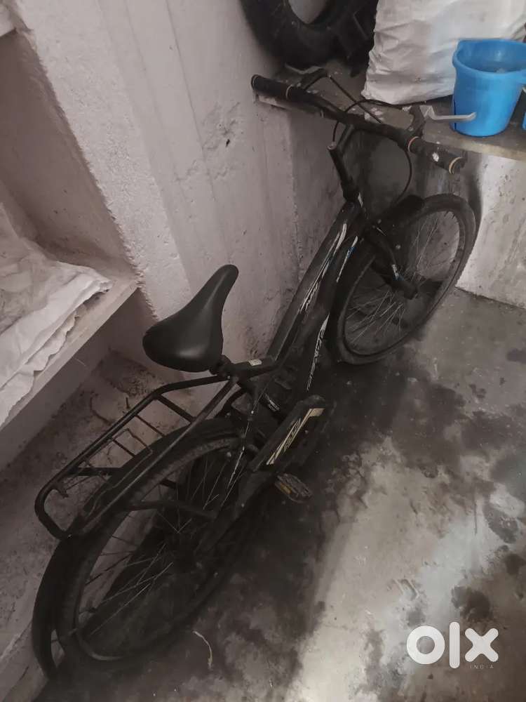 Cycle bechna hai accha condition me hai