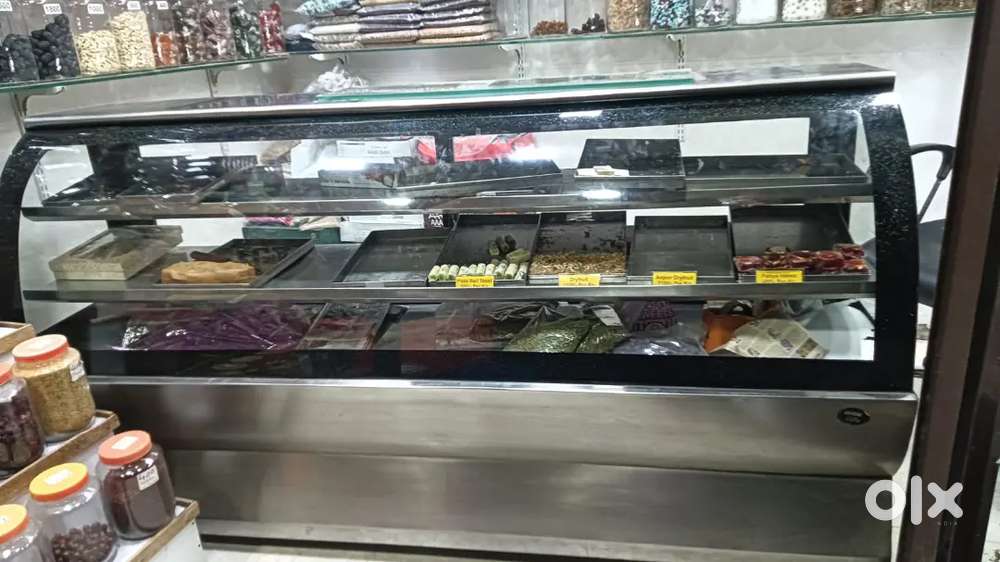 Sweet display counter