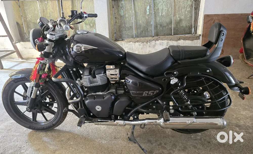 Brand new royal enfield , super meteor 650 .