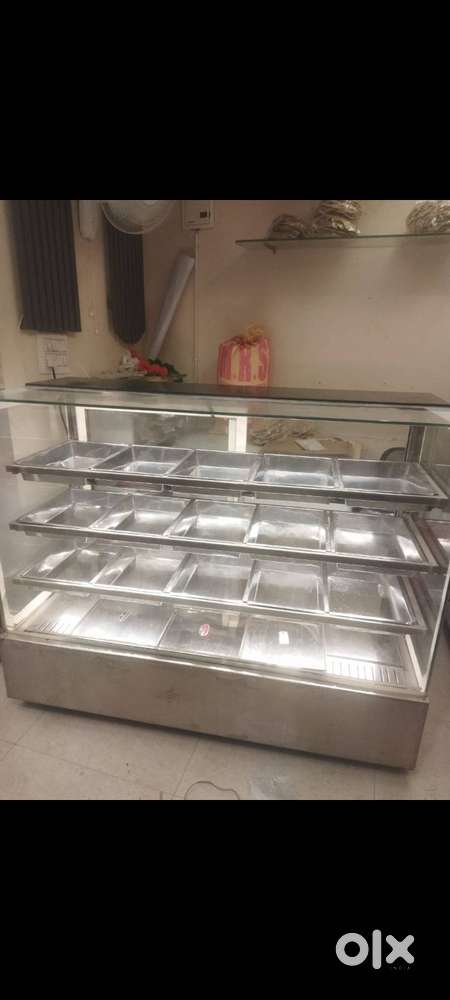 Bekery showcase with 15 srell tray and heater