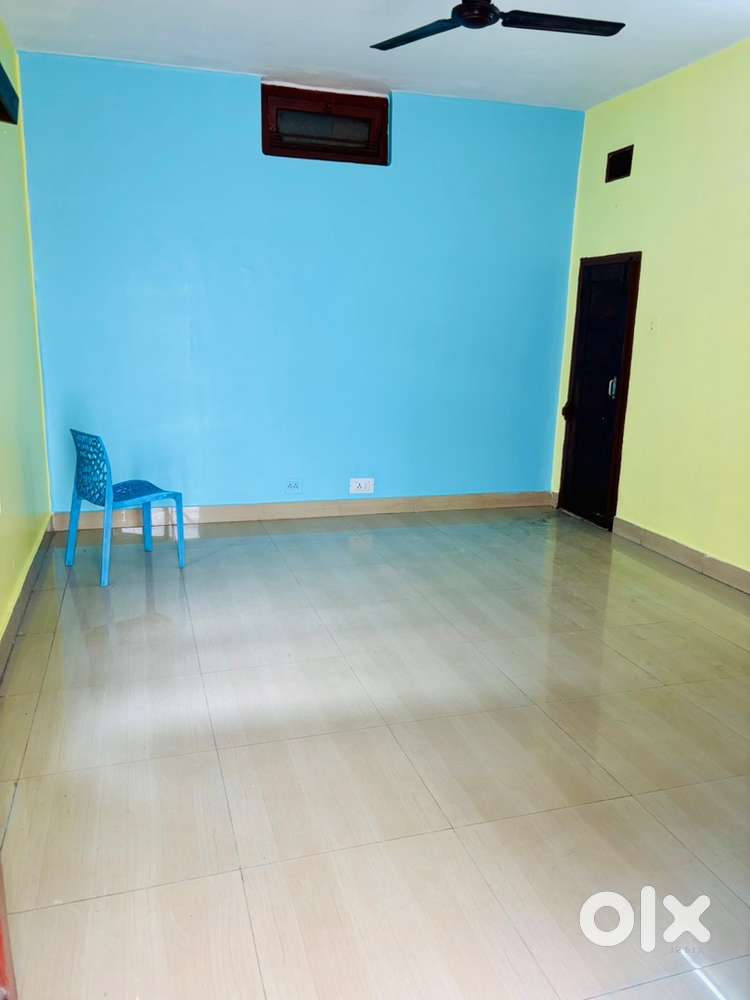 1 Room Set for Rent in Hazratganj