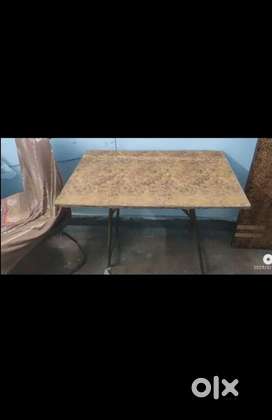 Foldable table