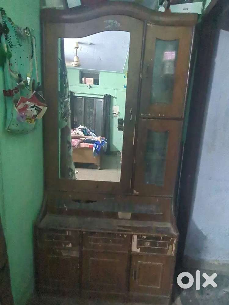 Mirror dressing with stool