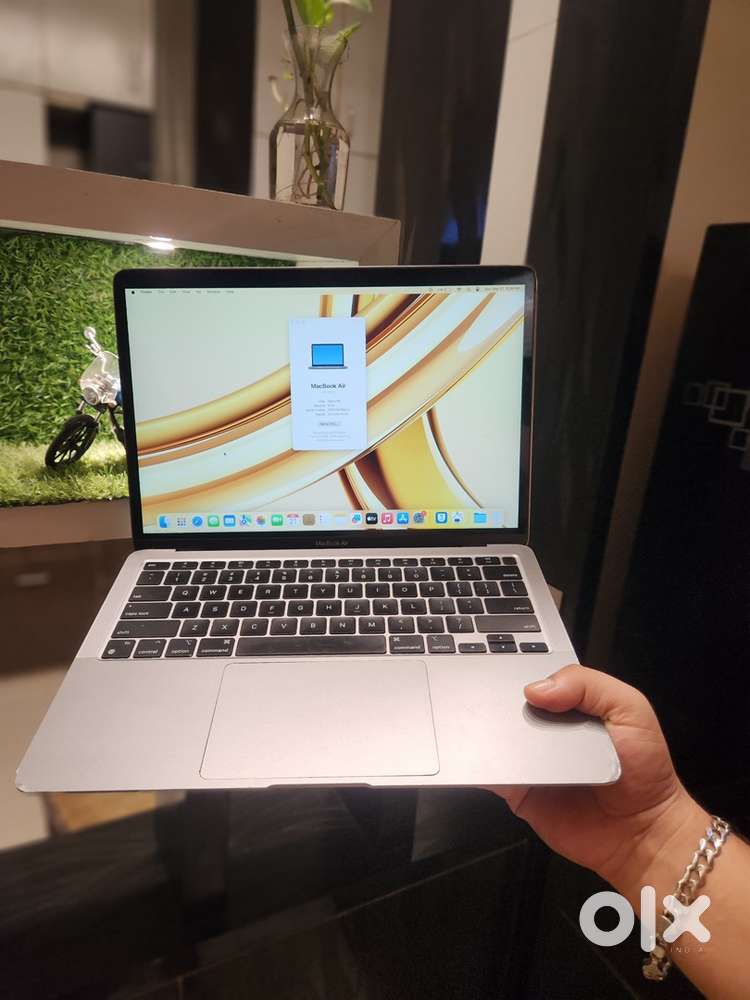 Macbook Air M1 A2337 8/256 minor dents