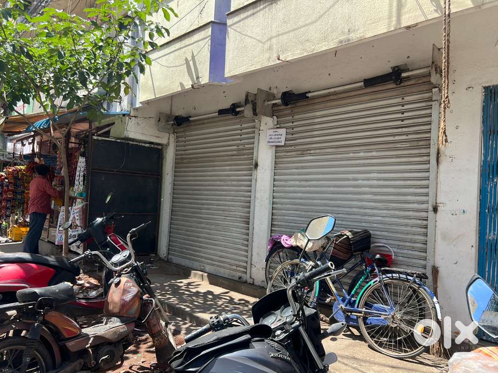 Shop for rent in main area
