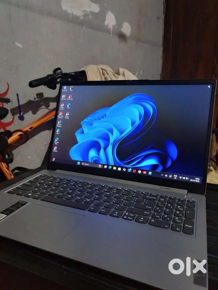 LENOVO LAPTOP CelronR IdeaPad slim 1i 8GB /512 ssd New Laptop non use