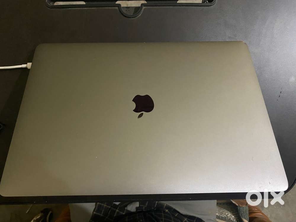 Apple macbook pro i7 16 inch 2019 model