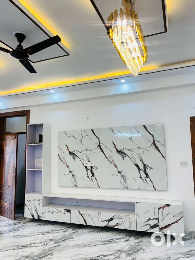 2 bhk flat with lif or parking near by metro 0 km