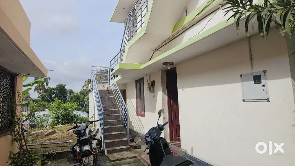 Very bright living space, 2.2 km from Thampanoor railway station