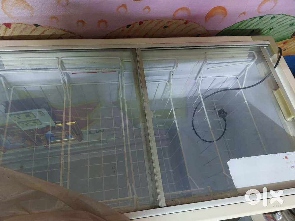 Ice cream deep freezer