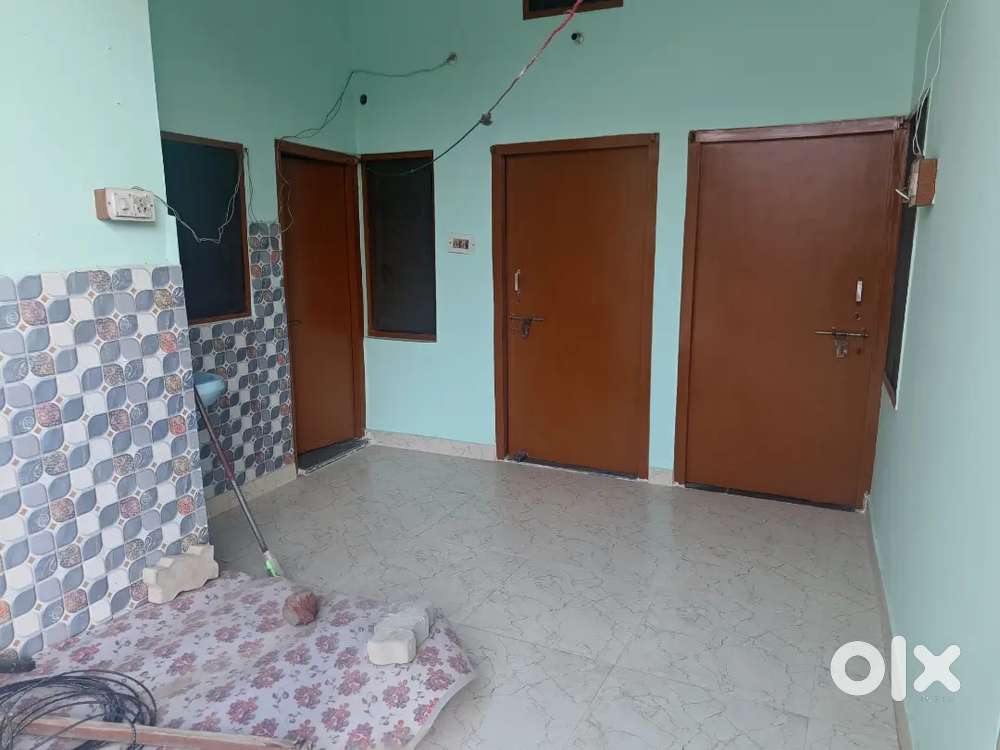 3 BDS - 1 BA (900-1000 ft2) Only for family and girls