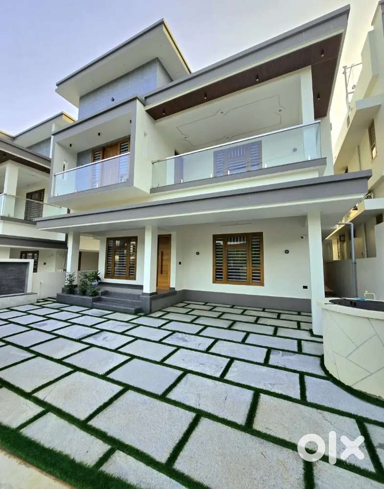 5.5 CENT 2500 SQFT 4BED ROOMS NEWLY VILLA FOR SALE IN PUKKATTUPADY