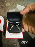 One plus buds 3 ( seal cut h)