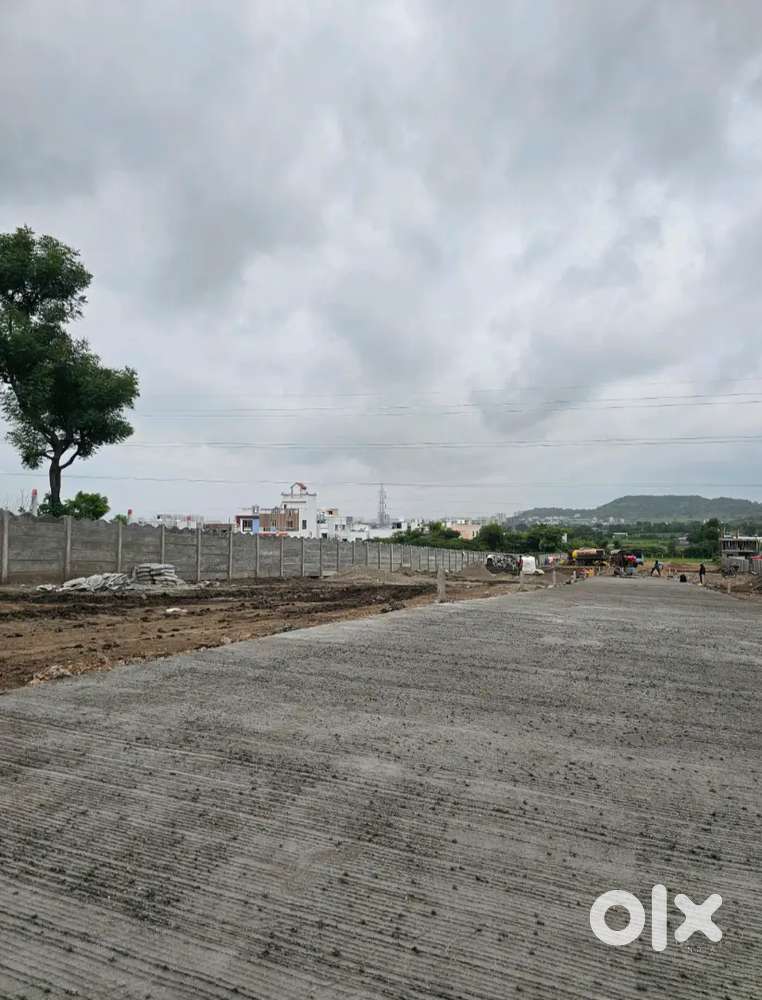 Open 1000 sf plot for urgent sale