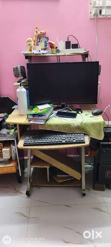 Computer table