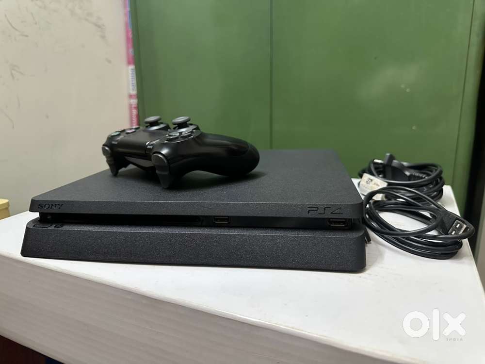 Play Station 4 Slim